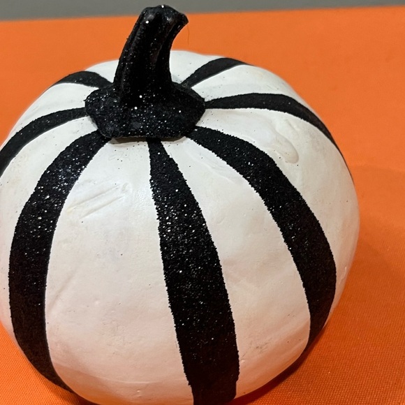 Halloween Skull and Pumpkin Decor set - Picture 13 of 16